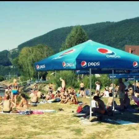 Baliowy Zar Nad Jeziorem W Miedzybrodziu Miedzybrodzie Zywieckie