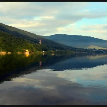 Baliowy Zar Nad Jeziorem W Miedzybrodziu Miedzybrodzie Zywieckie