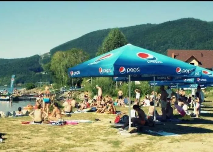 Baliowy Zar Nad Jeziorem W Miedzybrodziu Miedzybrodzie Zywieckie