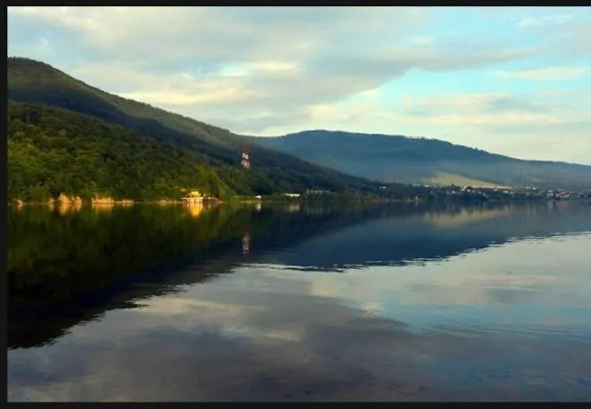 Baliowy Zar Nad Jeziorem W Miedzybrodziu Miedzybrodzie Zywieckie